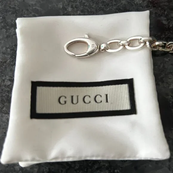 ️Gucci Trademark Logo Round 925 Sterling Silver Charm Bracelet - Picture 3 of 4